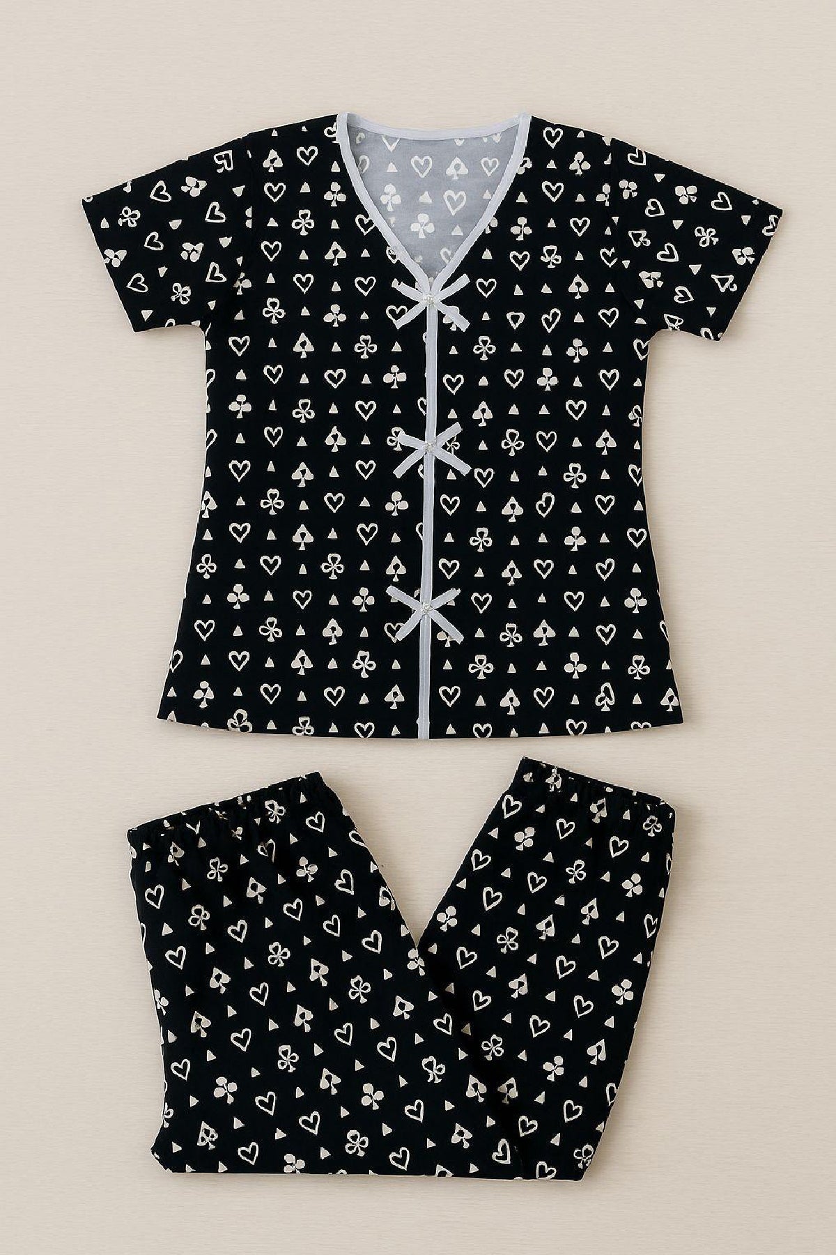 Kadın Siyah Beyaz Kalp Desenli Fiyonklu Kısa Kollu Pijama Takımı - görsel 10