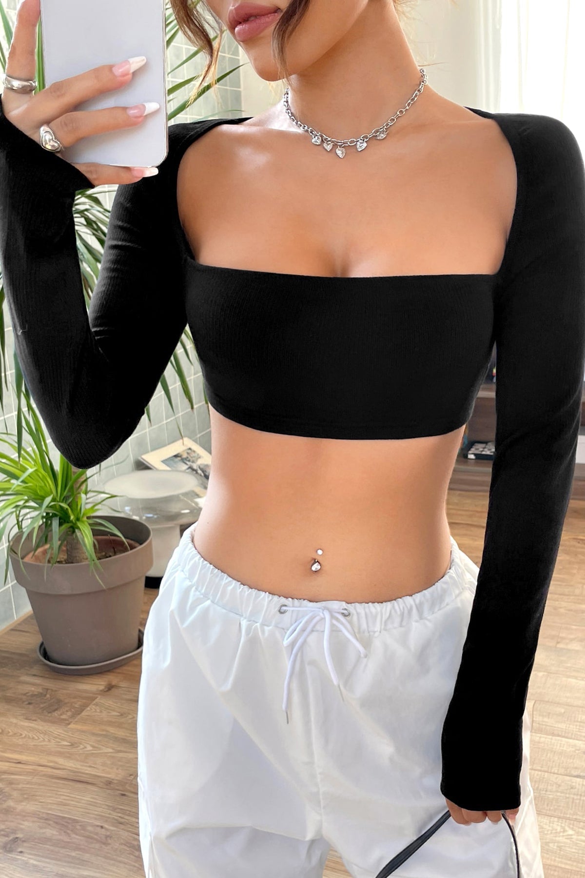 Kadın Siyah Uzun Kol Göğüs ve Sırt Dekolteli Crop Top Bluz - görsel 1