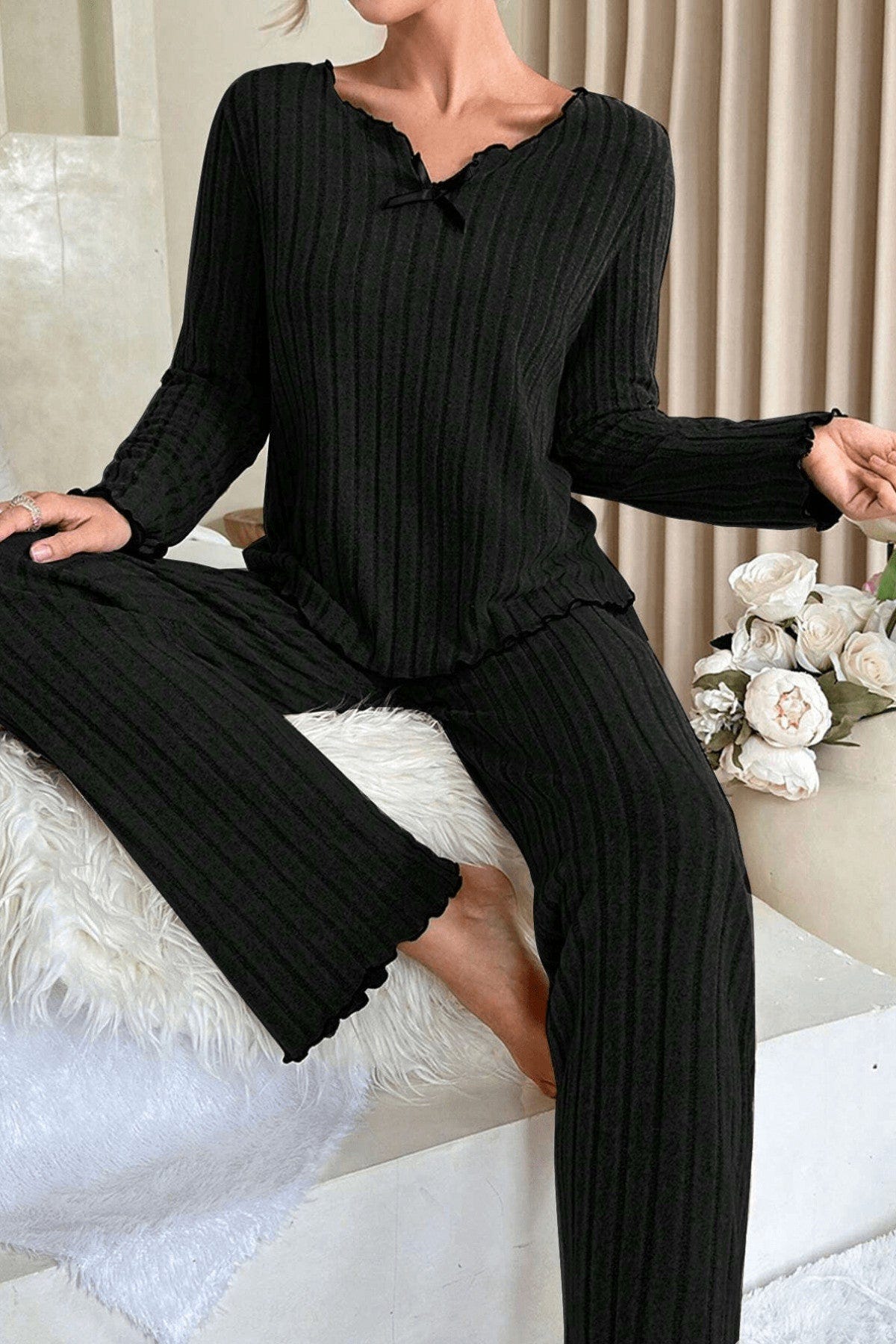 Kadın Siyah Uzun Kollu Fiyonklu Yuvarlak Yaka Mevsimlik Pijama Takımı - görsel 1