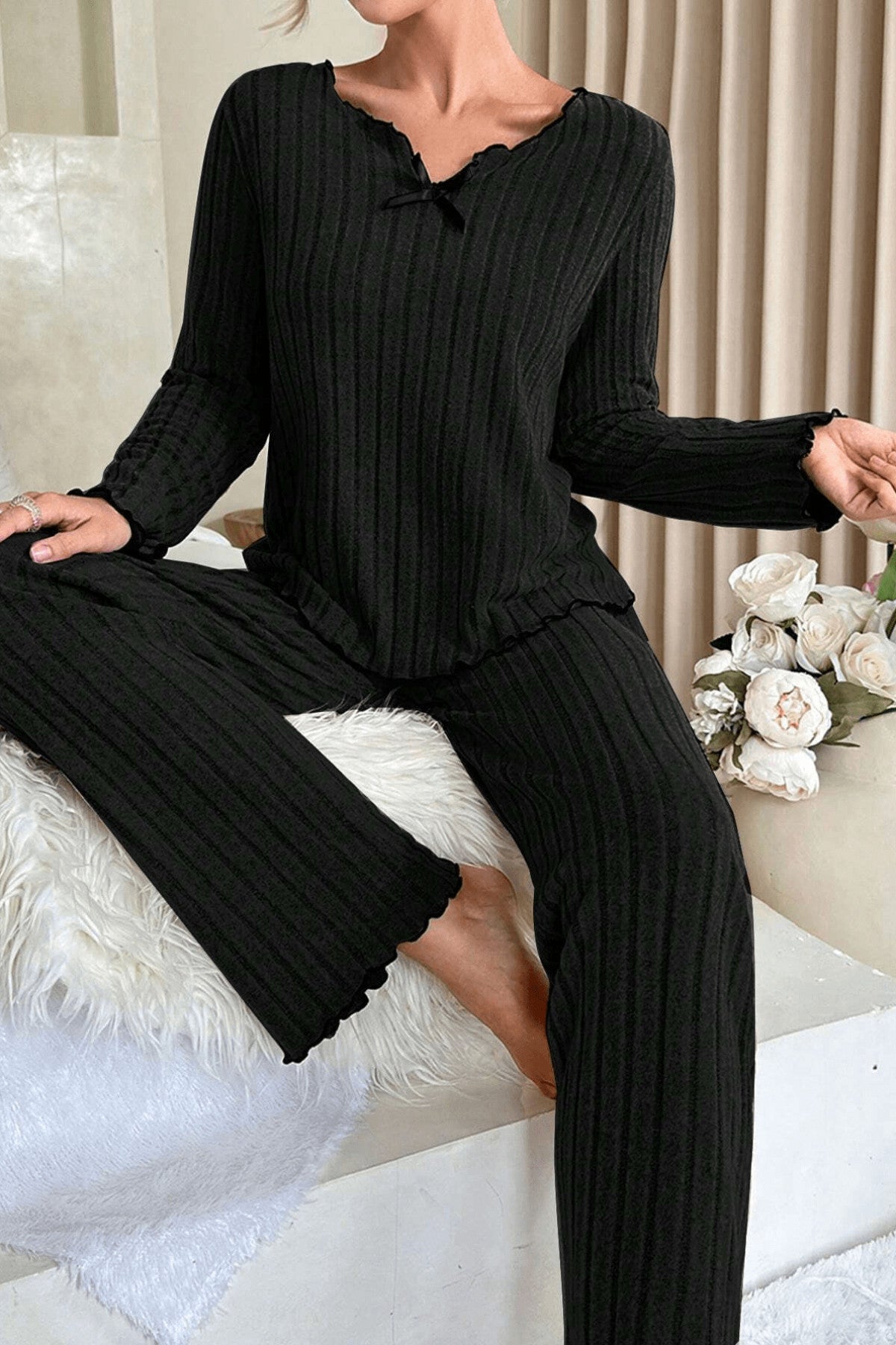 Kadın Siyah Uzun Kollu Fiyonklu Yuvarlak Yaka Mevsimlik Pijama Takımı - görsel 1