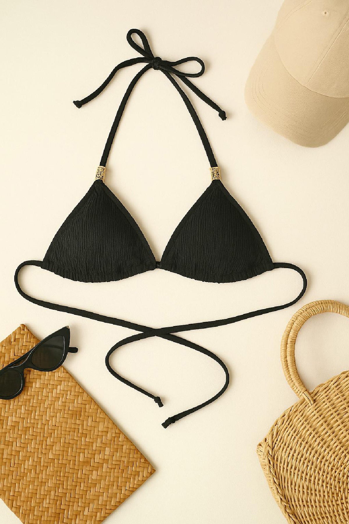 Kadın Siyah Pedli Üçgen Bikini Üstü Halter Bağlamalı Aksesuarlı - görsel 1