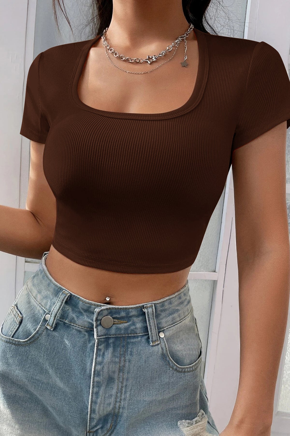 Kadın Kahverengi Yarım Kol Düz Yaka Crop Top Bluz - görsel 1