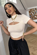 Kadın Ekru Göğüs Dekolteli Yarım Kollu Cut Out Crop Top Bluz - görsel 1