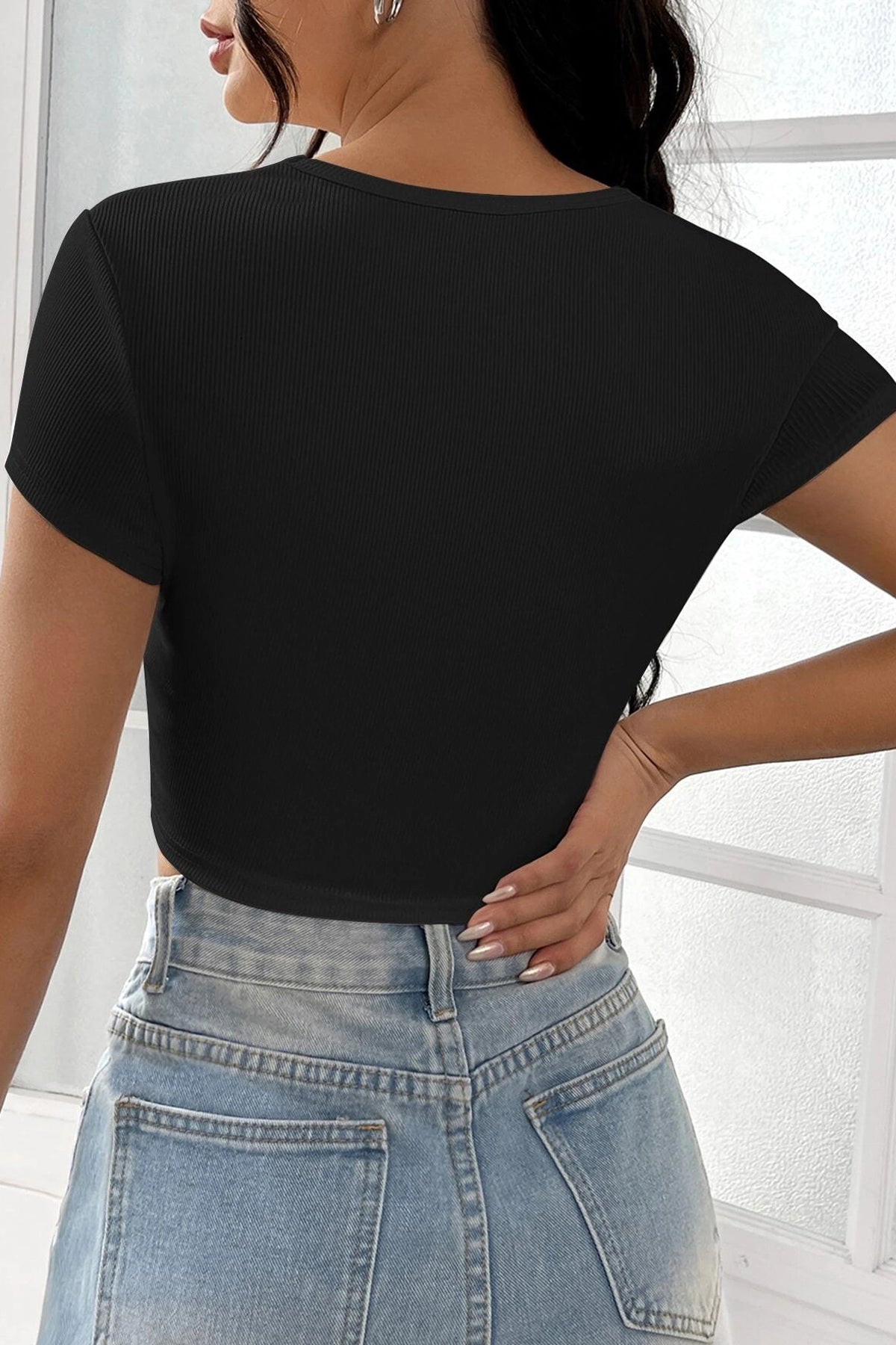 Kadın Siyah Yarım Kol Düz Yaka Crop Top Bluz - görsel 2