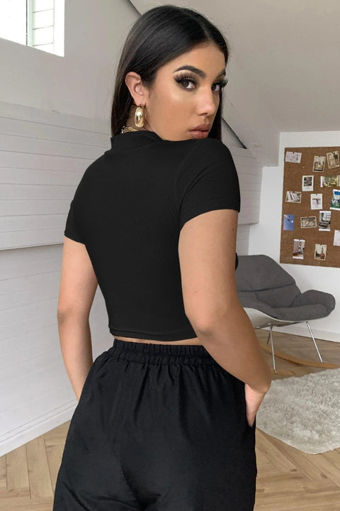 Kadın Siyah Göğüs Dekolteli Yarım Kollu Cut Out Crop Top Bluz - görsel 2