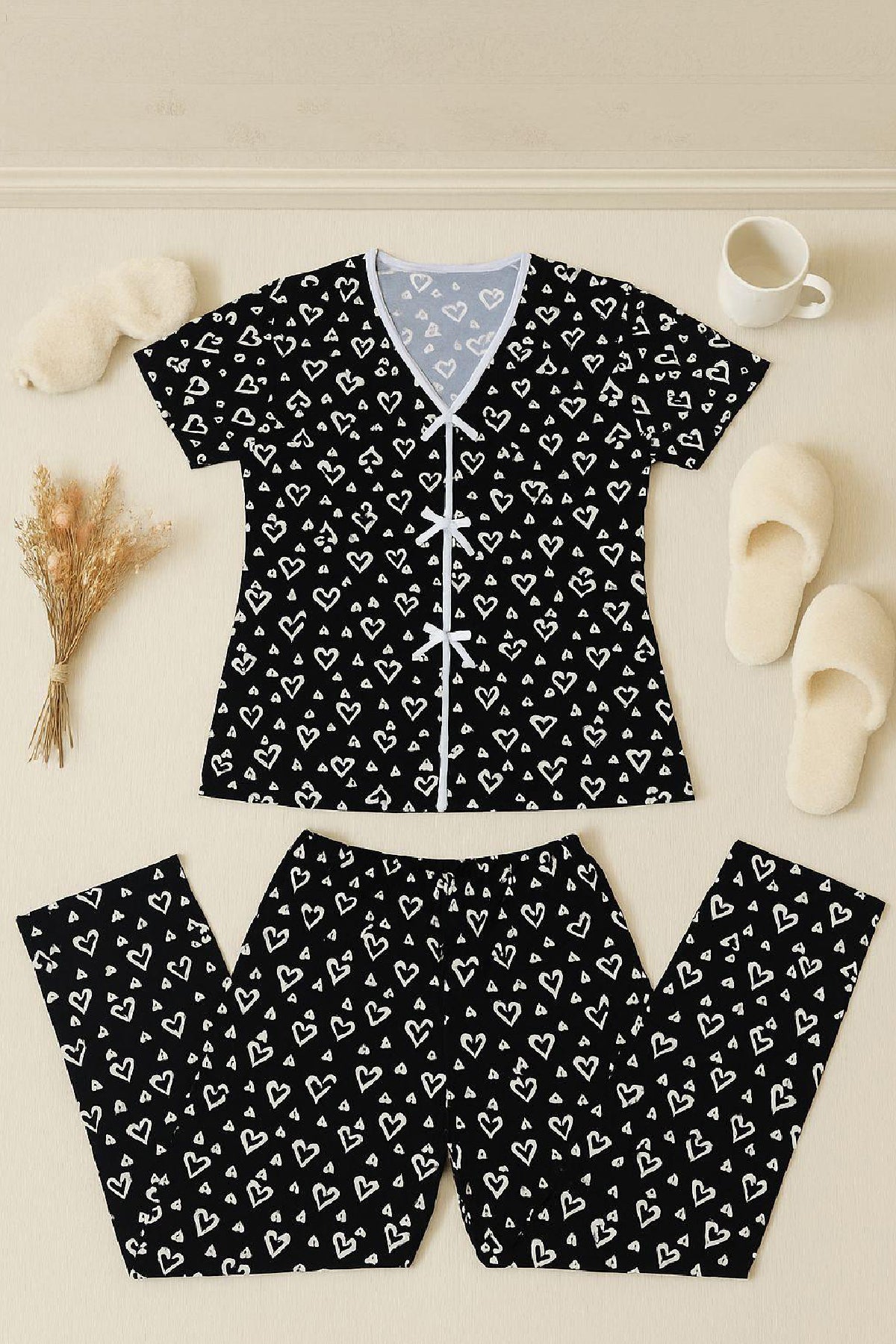 Kadın Siyah Beyaz Kalp Desenli Fiyonklu Kısa Kollu Pijama Takımı - görsel 5