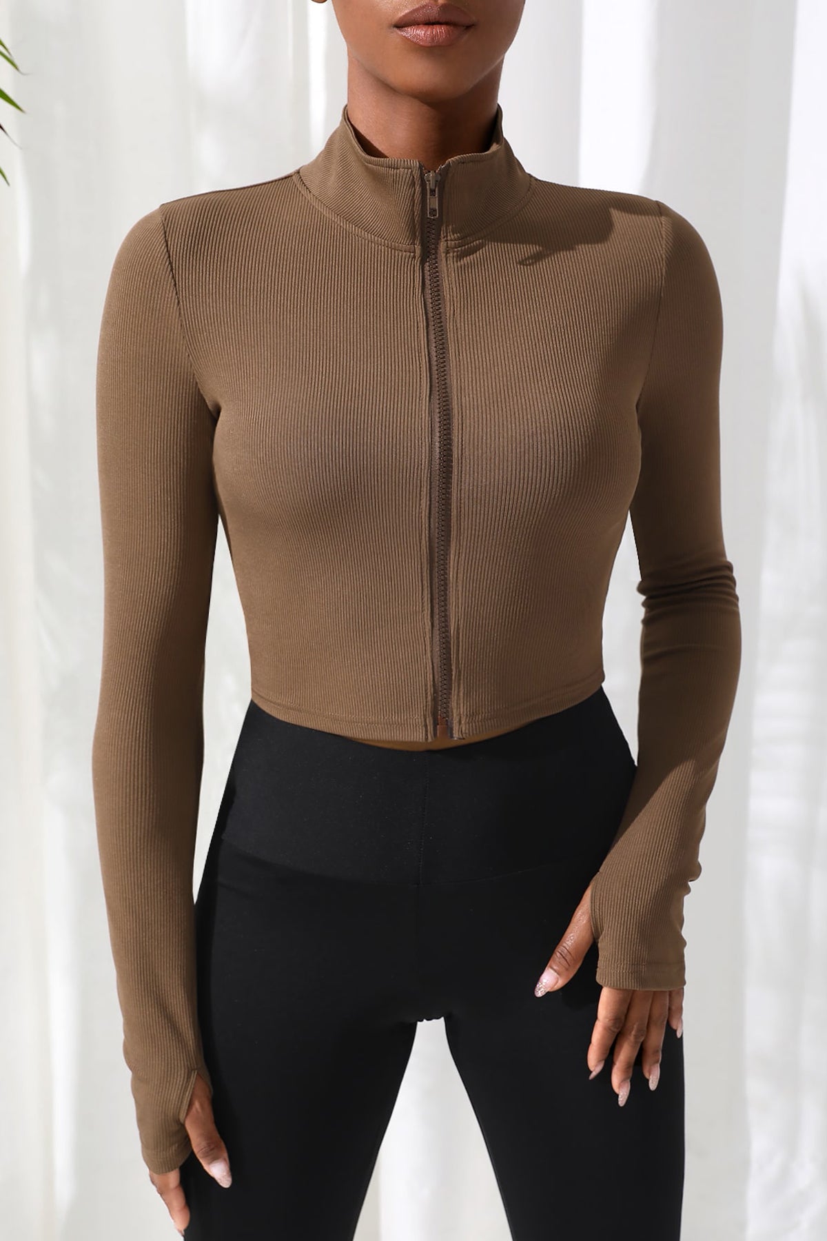 Kadın Kahverengi Uzun Kol Fermuarlı Parmak Geçme Detaylı Dik Yaka Crop Top Bluz - görsel 2