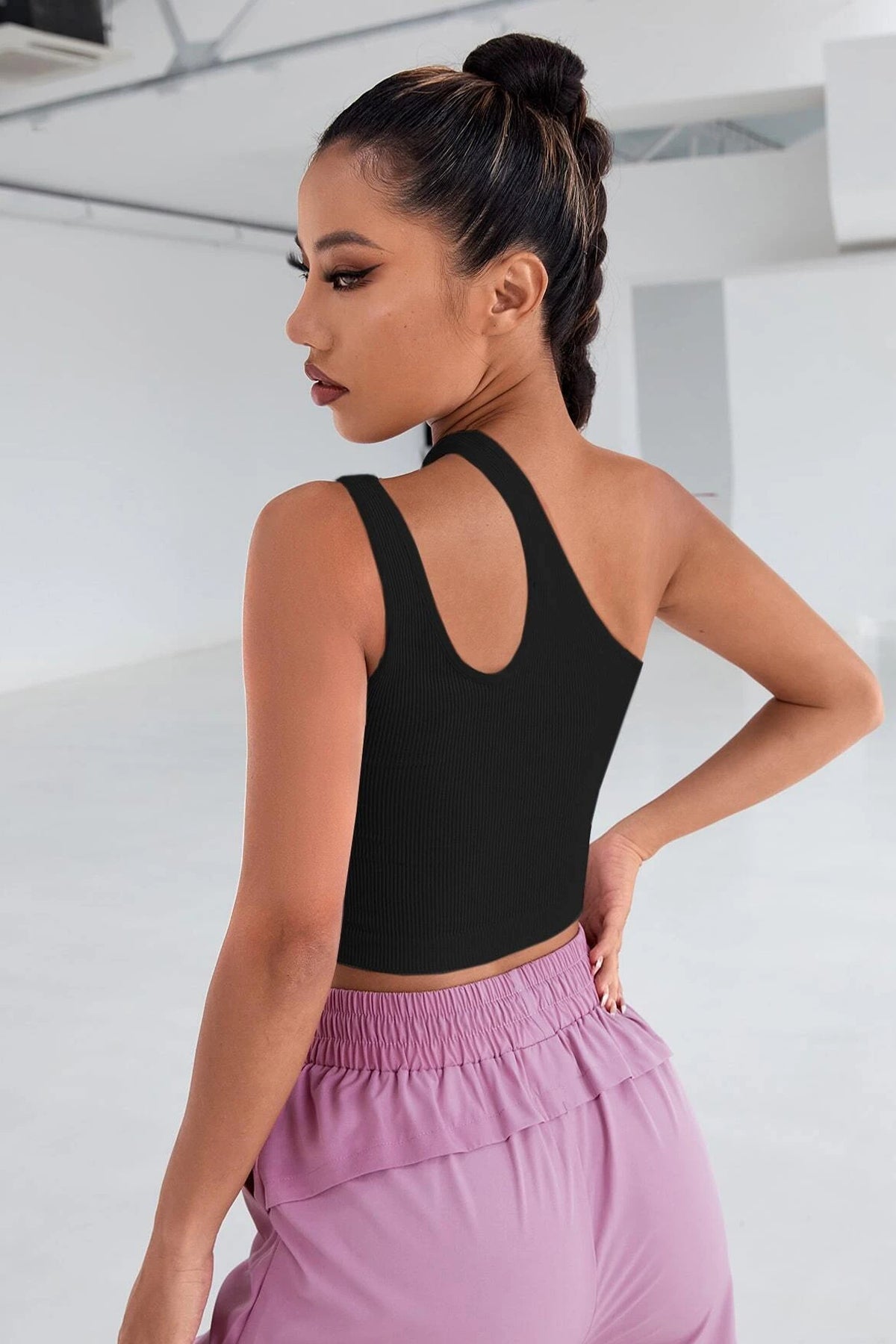 Kadın Siyah Tek Omuz Cut Out Detaylı Crop Top Bluz - görsel 2