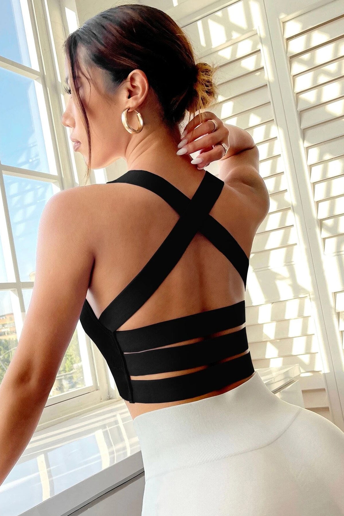 Kadın Siyah Sırtı Çapraz Lastik Detaylı Crop Top Bluz - görsel 4