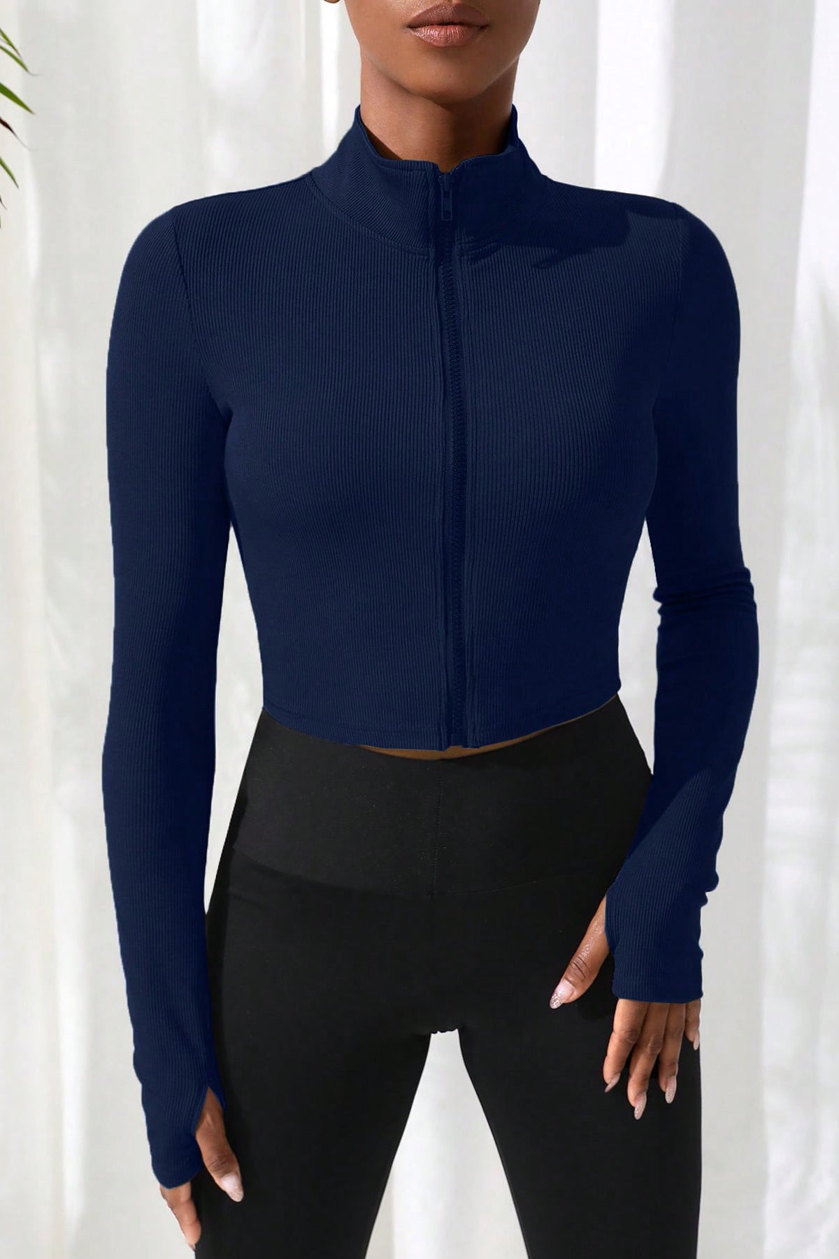 Kadın Lacivert Uzun Kol Fermuarlı Parmak Geçme Detaylı Dik Yaka Crop Top Bluz - görsel 4