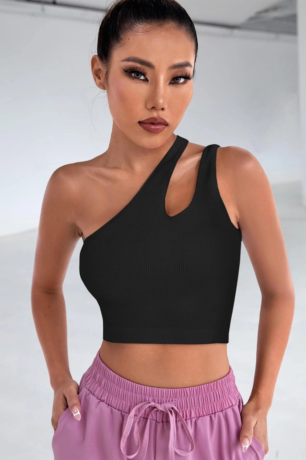Kadın Siyah Tek Omuz Cut Out Detaylı Crop Top Bluz - görsel 3