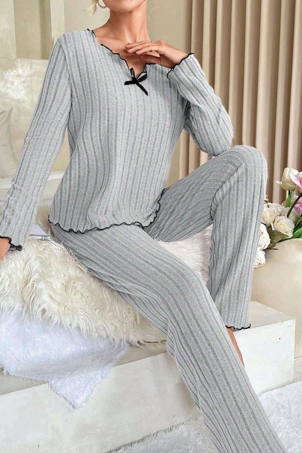 Kadın Gri Çizgili Uzun Kollu Fiyonk Detaylı Pijama Takımı Rahat Mevsimlik - görsel 3