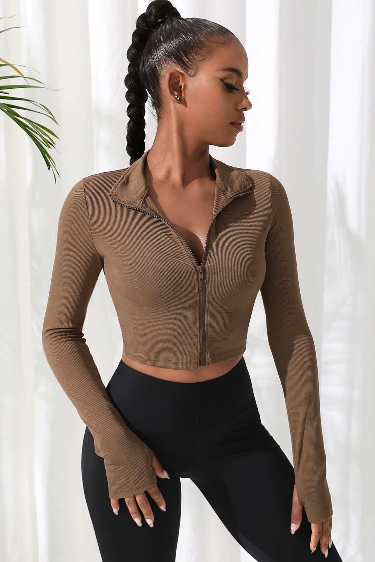 Kadın Kahverengi Uzun Kol Fermuarlı Parmak Geçme Detaylı Dik Yaka Crop Top Bluz - görsel 3