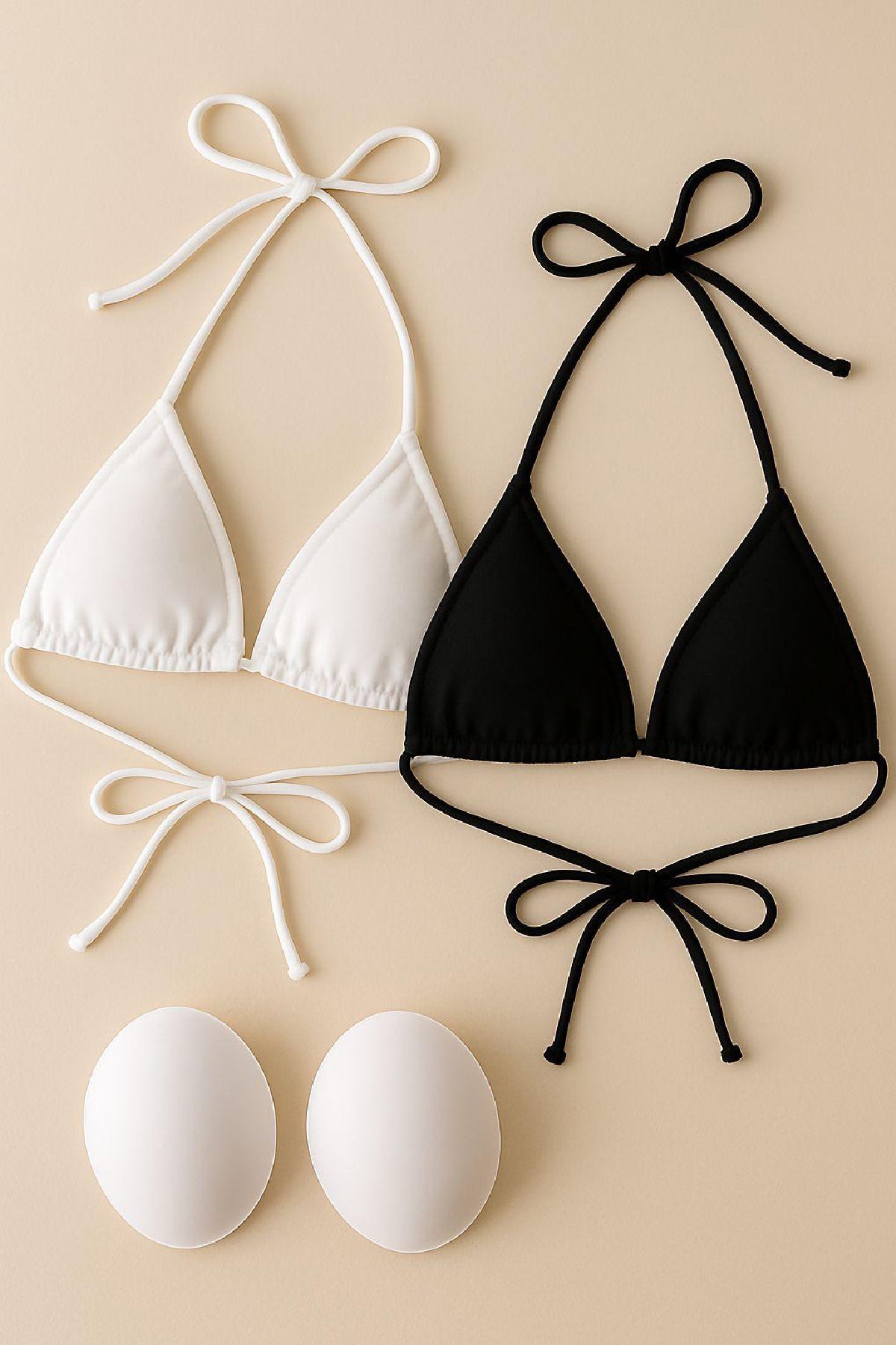 Kadın Siyah ve Beyaz Minimal Kesim Üçgen Bikini Üstü - görsel 3