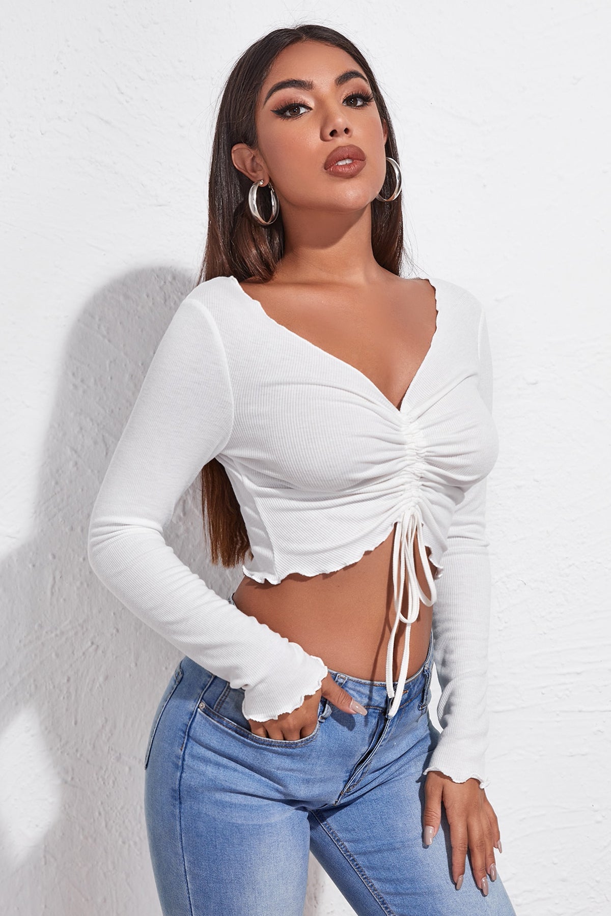 Kadın Beyaz Uzun Kollu Büzdürme Bağcık Detaylı Crop Top Bluz - görsel 3
