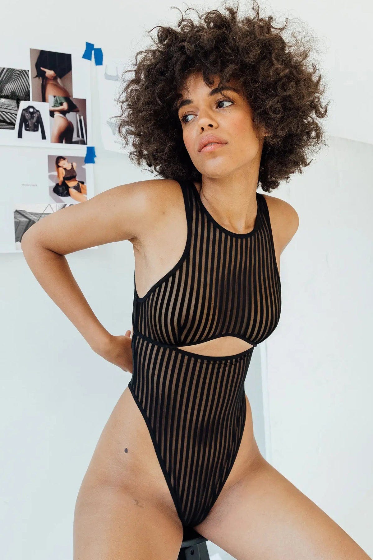 Kadın Siyah Cut-Out Detaylı Transparan Çizgili Gecelik - görsel 4