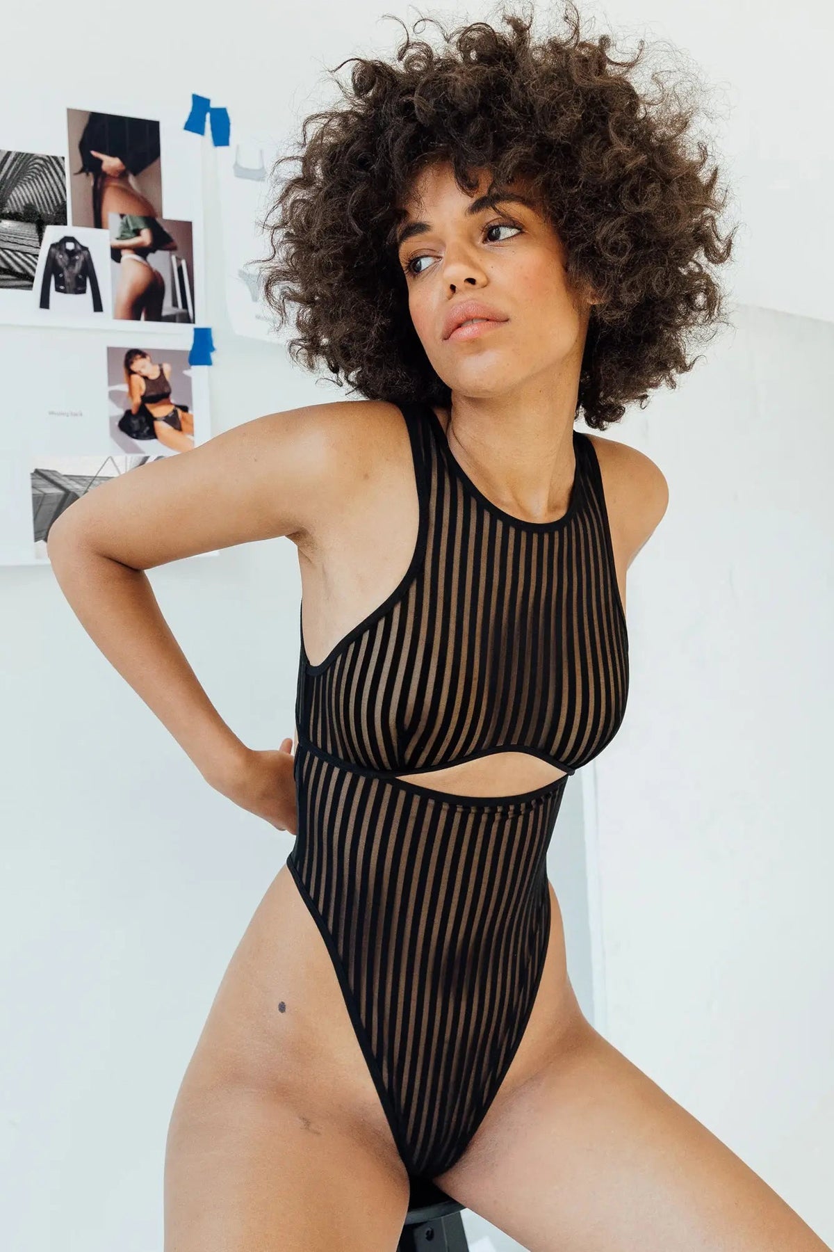 Kadın Siyah Cut-Out Detaylı Transparan Çizgili Gecelik - görsel 4