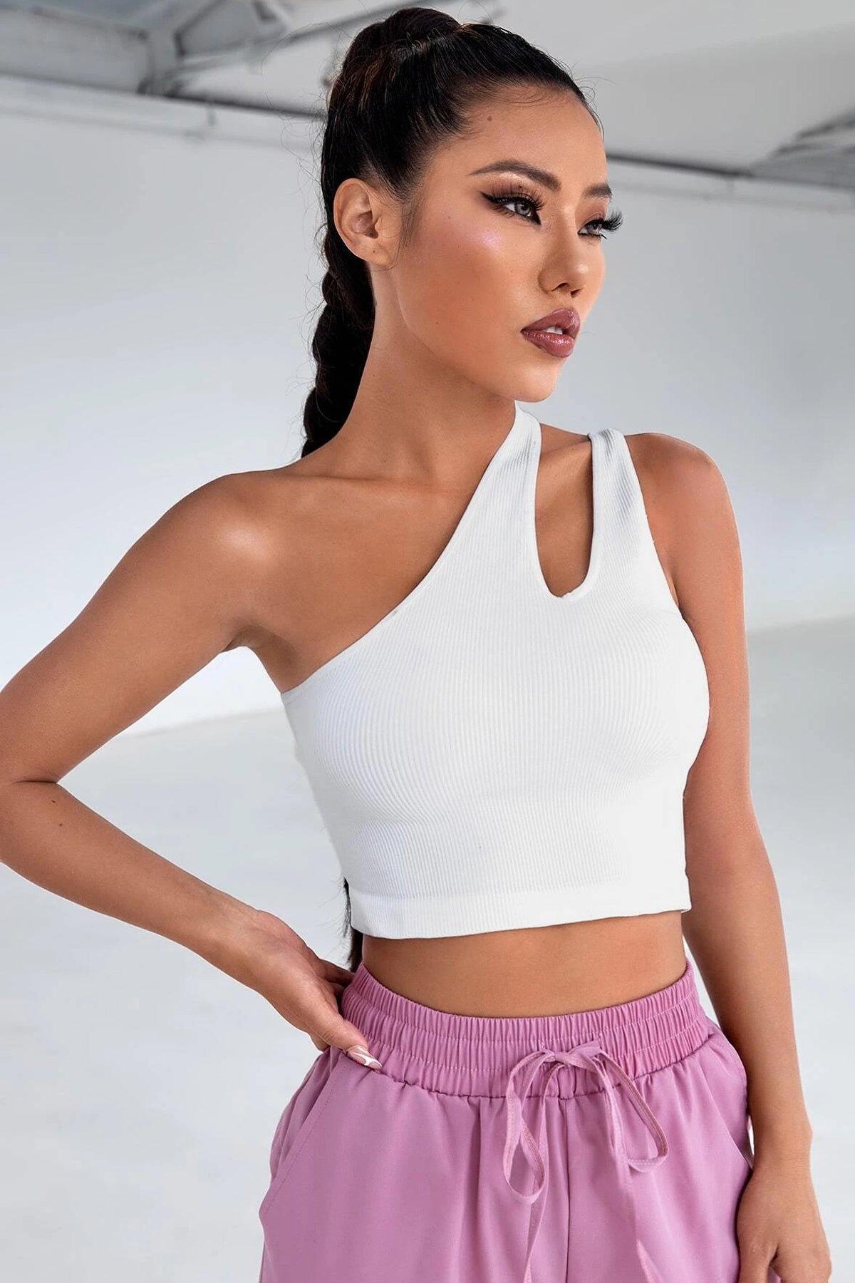 Kadın Beyaz Tek Omuz Cut Out Detaylı Crop Top Bluz - görsel 4