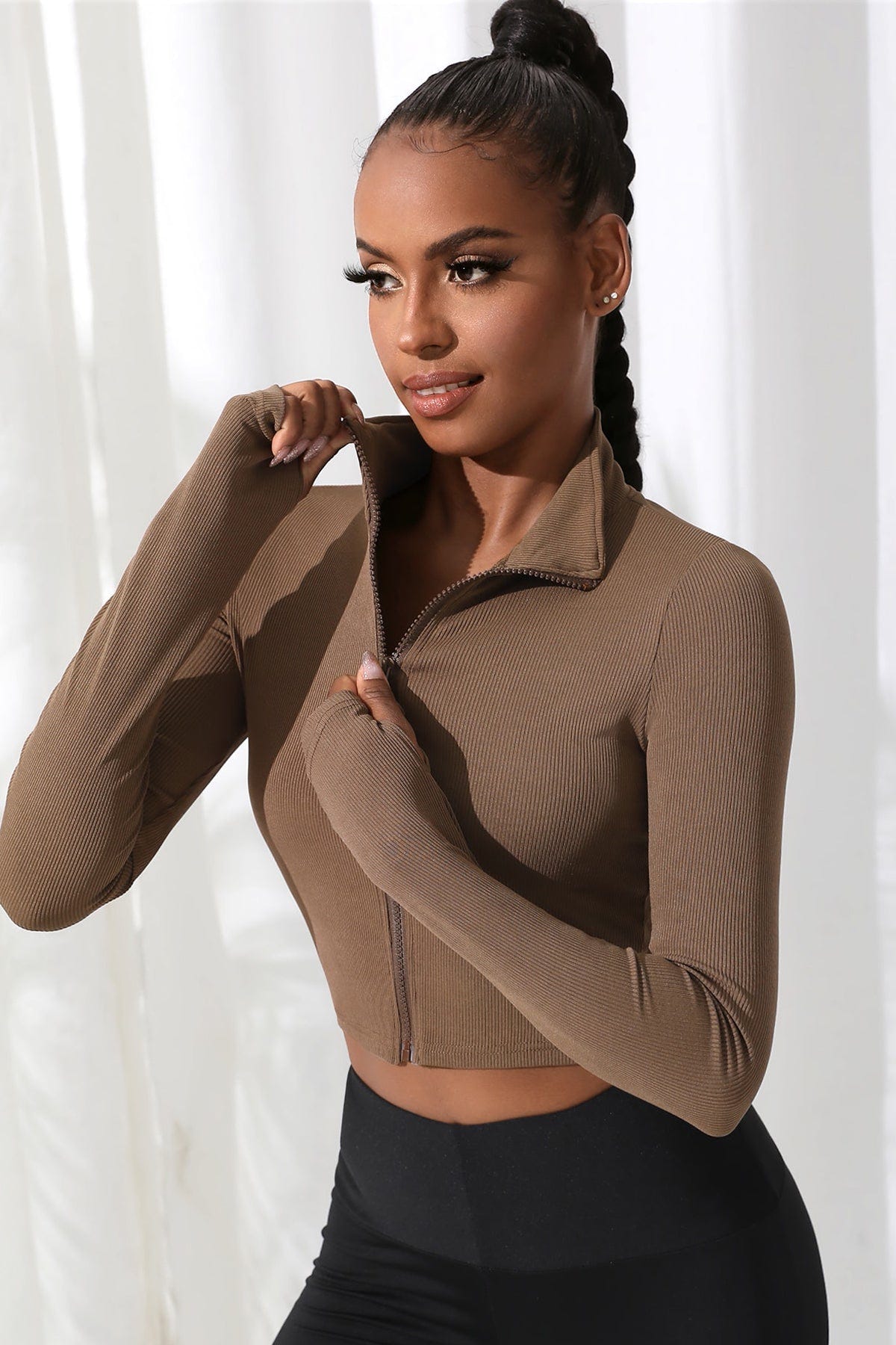 Kadın Kahverengi Uzun Kol Fermuarlı Parmak Geçme Detaylı Dik Yaka Crop Top Bluz - görsel 4