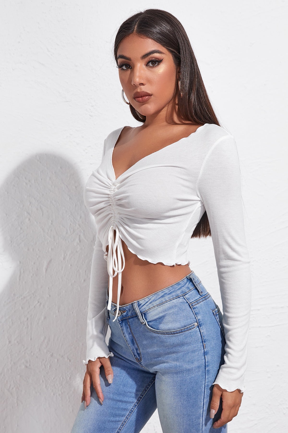 Kadın Beyaz Uzun Kollu Büzdürme Bağcık Detaylı Crop Top Bluz - görsel 4