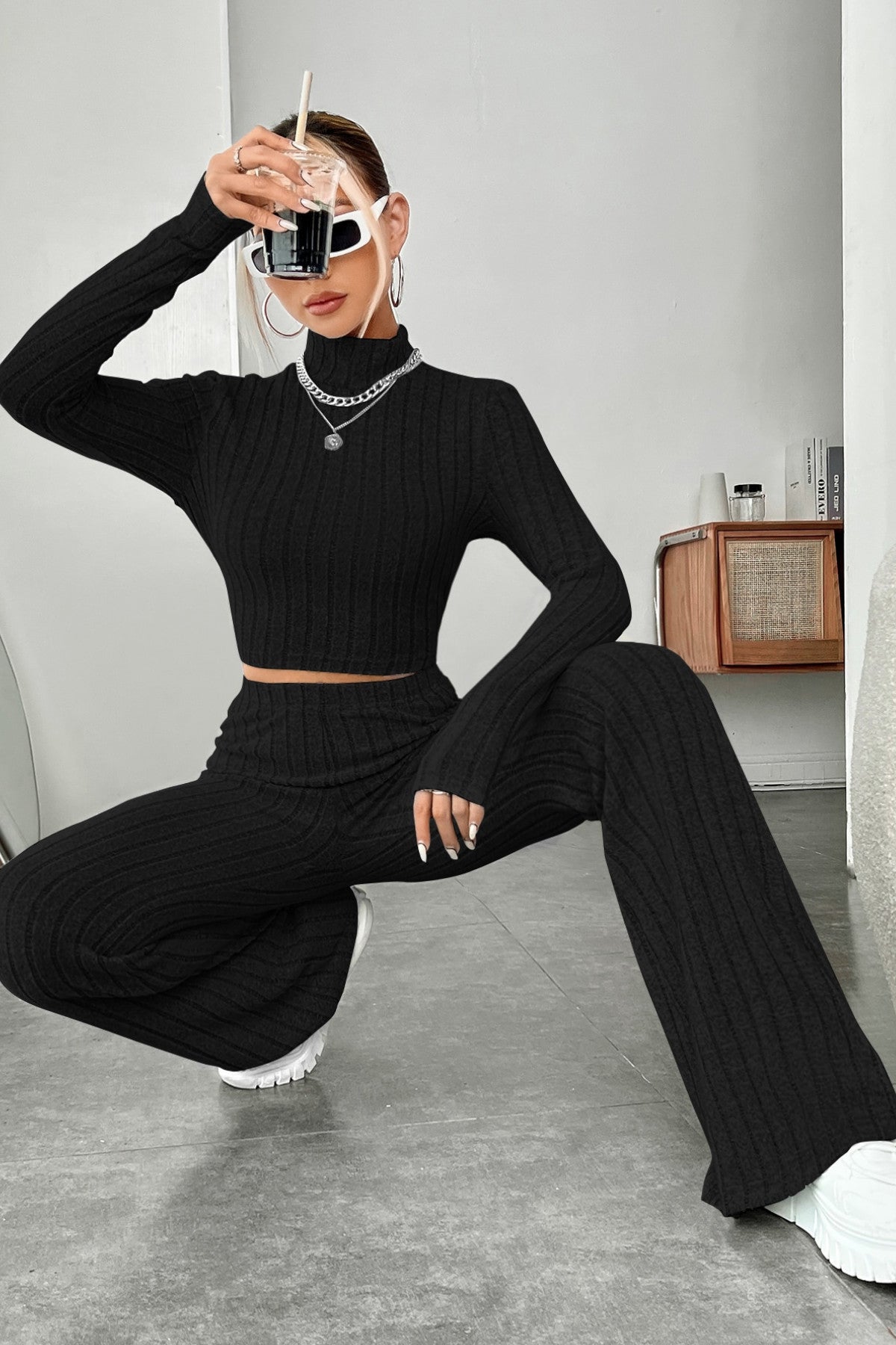 Kadın Siyah Boğazlı Crop Top ve Yüksek Bel Eşofman Takımı Spor Şık Kombin - görsel 5