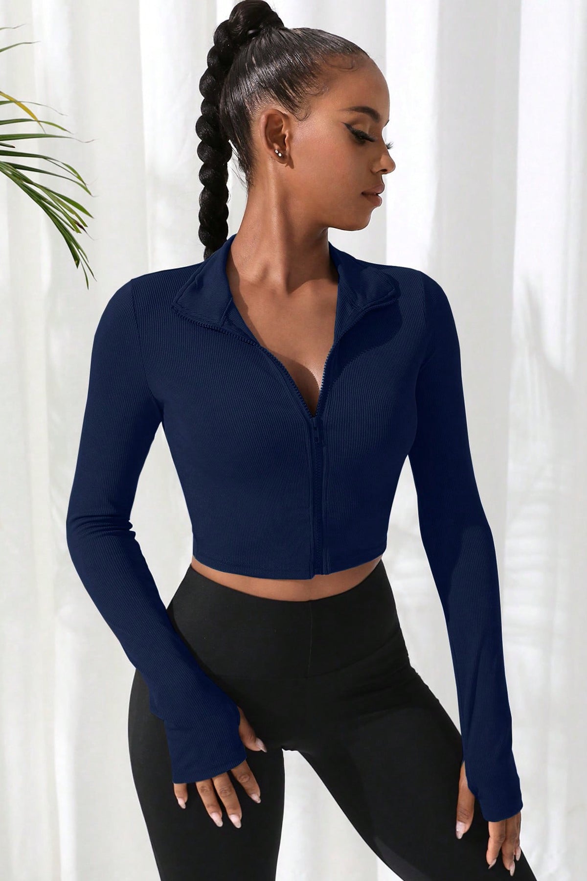 Kadın Lacivert Uzun Kol Fermuarlı Parmak Geçme Detaylı Dik Yaka Crop Top Bluz - görsel 3