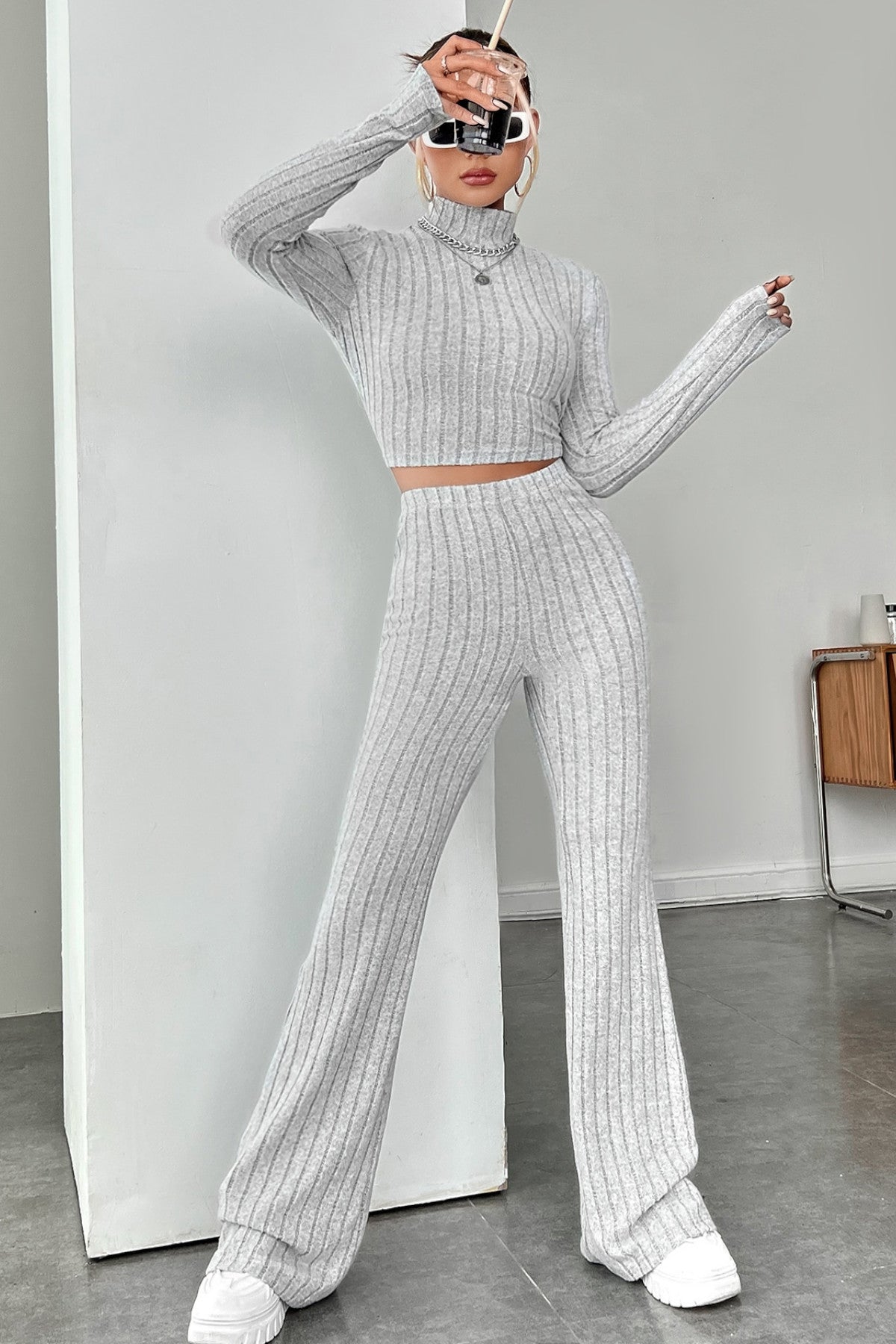 Kadın Gri Çizgili Boğazlı Crop Top ve Yüksek Bel Pantolon Takım - görsel 6