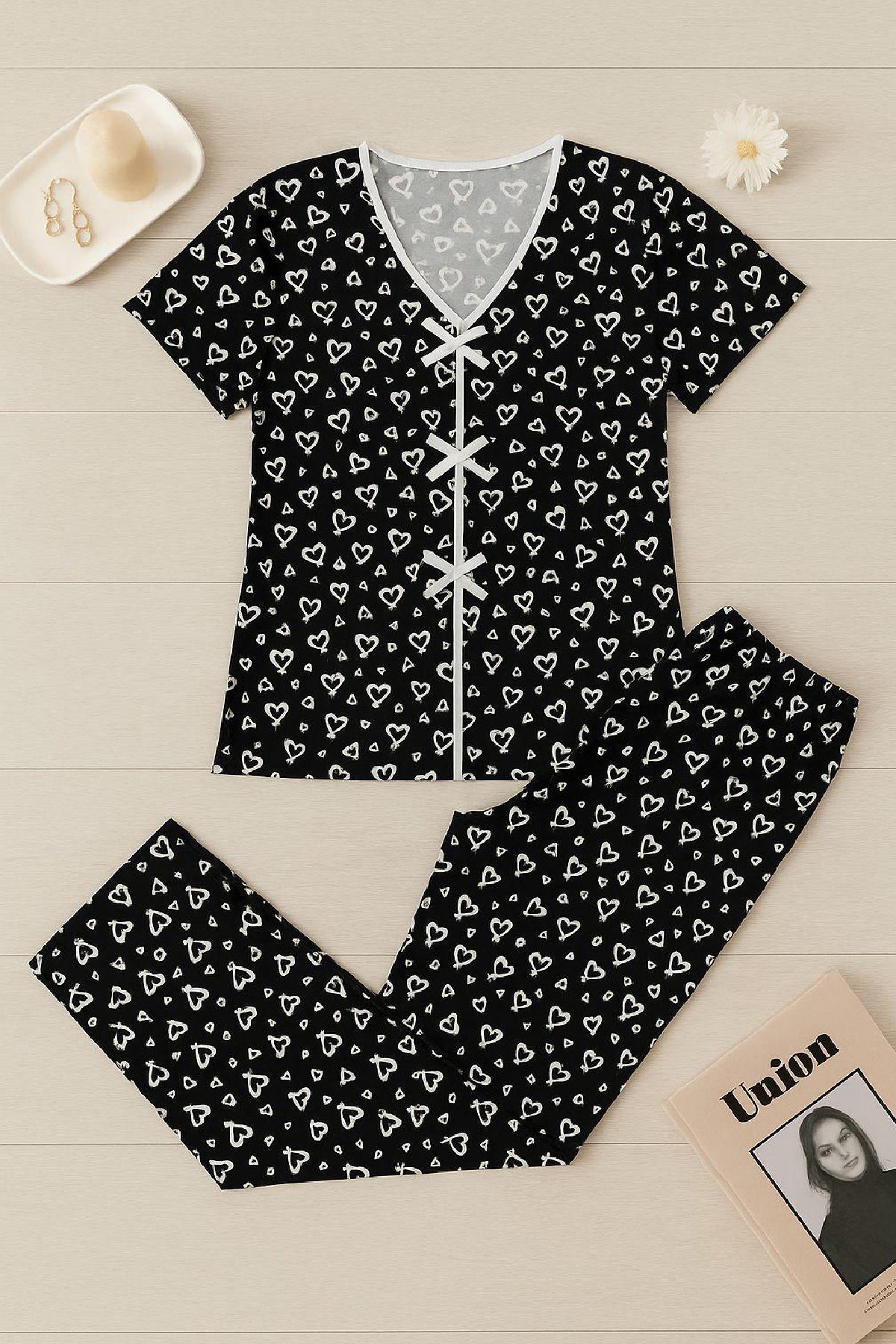 Kadın Siyah Beyaz Kalp Desenli Fiyonklu Kısa Kollu Pijama Takımı - görsel 6