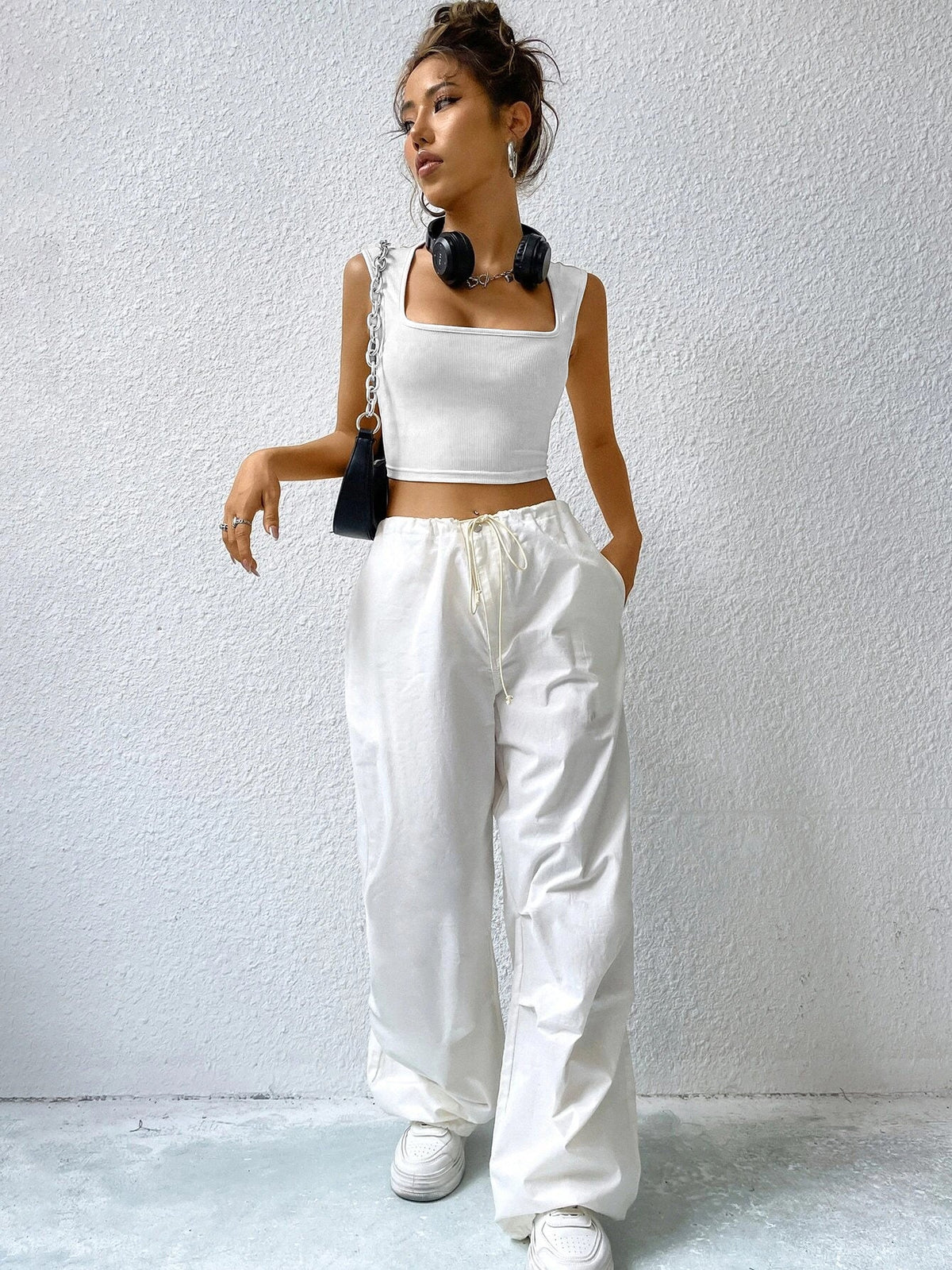Kadın Beyaz Kare Yaka Kalınlaşan Omuz Detaylı Crop Top Bluz - görsel 7