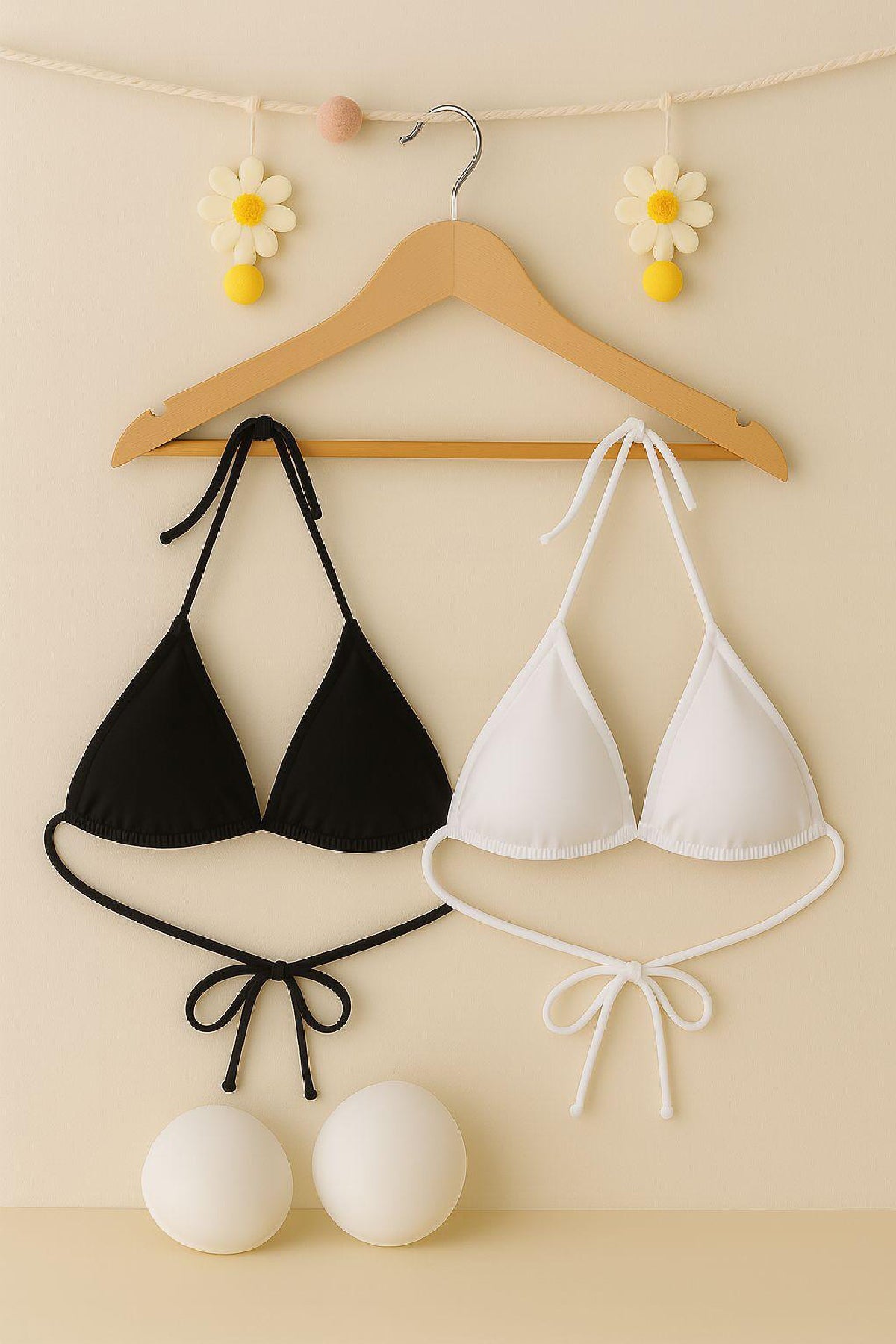 Kadın Siyah ve Beyaz Minimal Kesim Üçgen Bikini Üstü - görsel 8