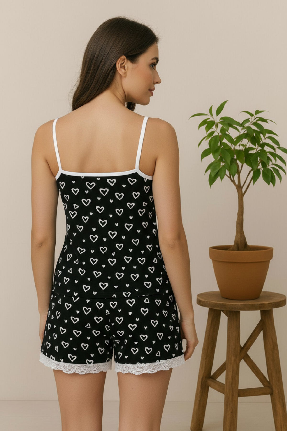 Kadın Siyah Kalp Desenli Askılı Şortlu Dantelli Pijama Takımı - görsel 8