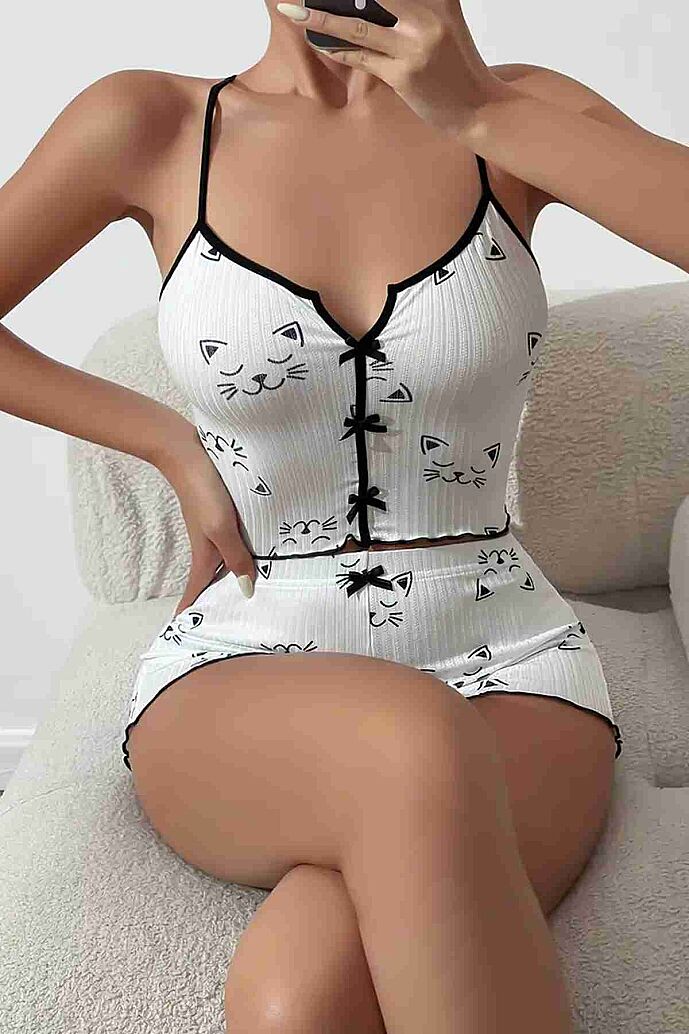 Merry See Yavru Kedi Baskılı Askılı Şortlu Pijama Takımı Beyaz - görsel 3